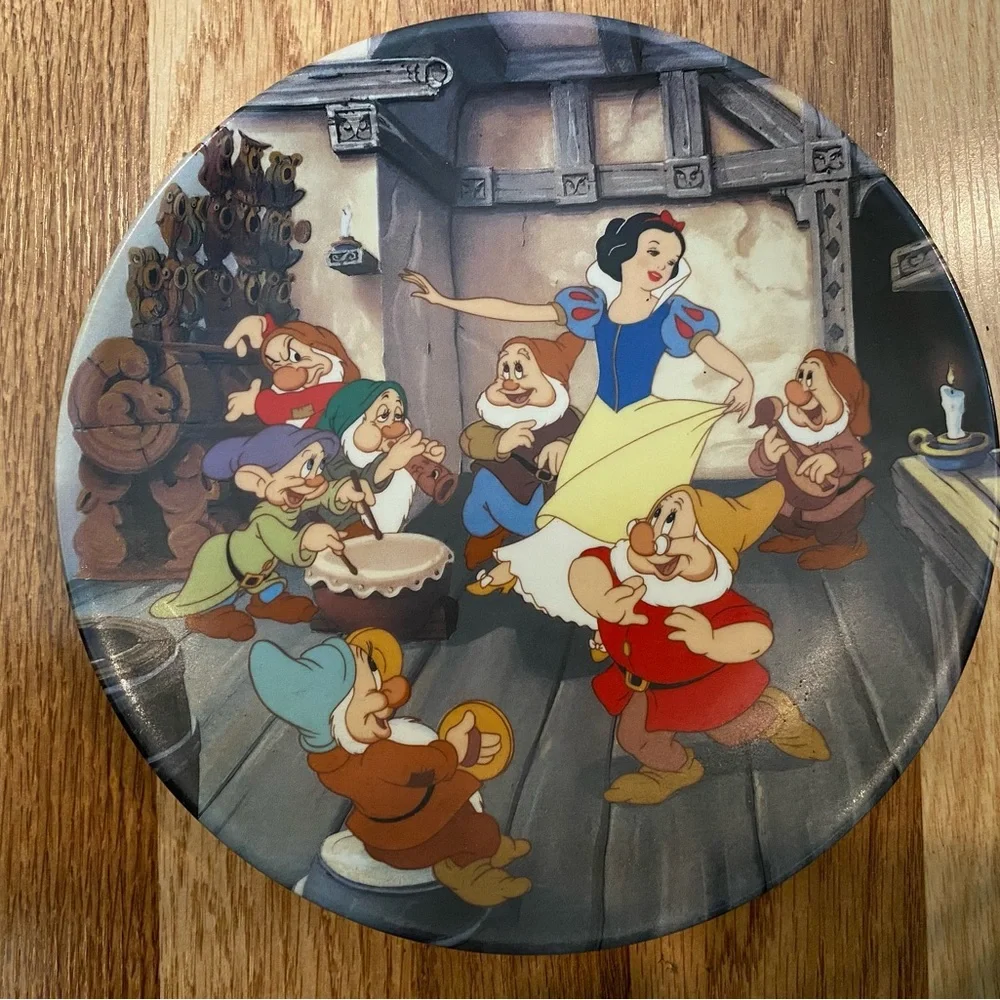 Disney Snow White and the Seven Dwarfs Decorative Plate